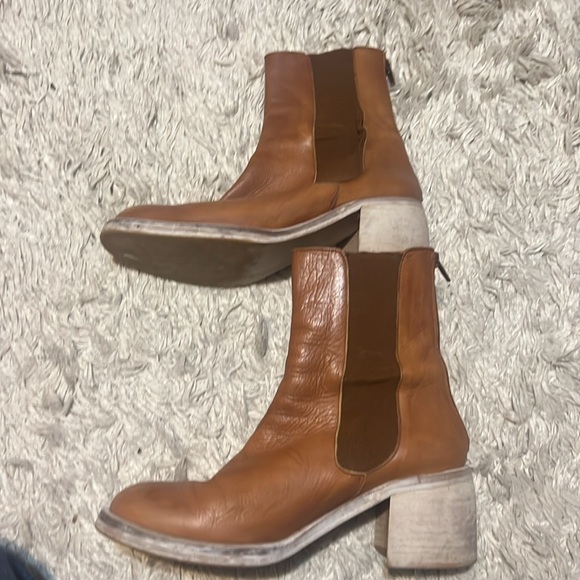 Essential Chelsea Boot - Picture 12 of 12